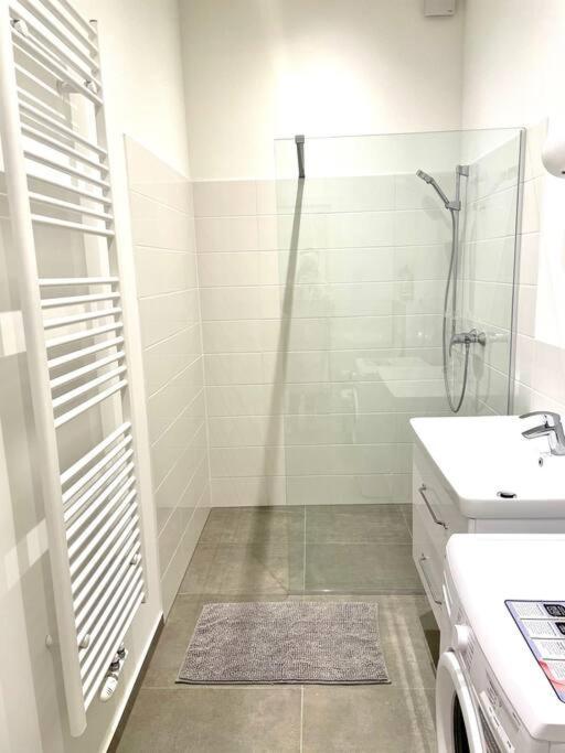Brand New & Spacious In The Centre Appartement